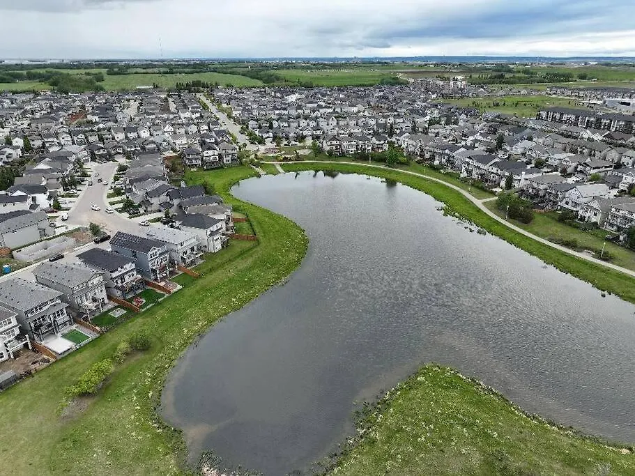 Lake View 2 Bedroom Basement Edmonton 0*,