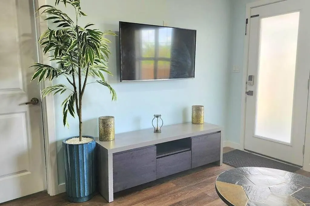 Lake View 2 Bedroom Basement Edmonton Holiday home